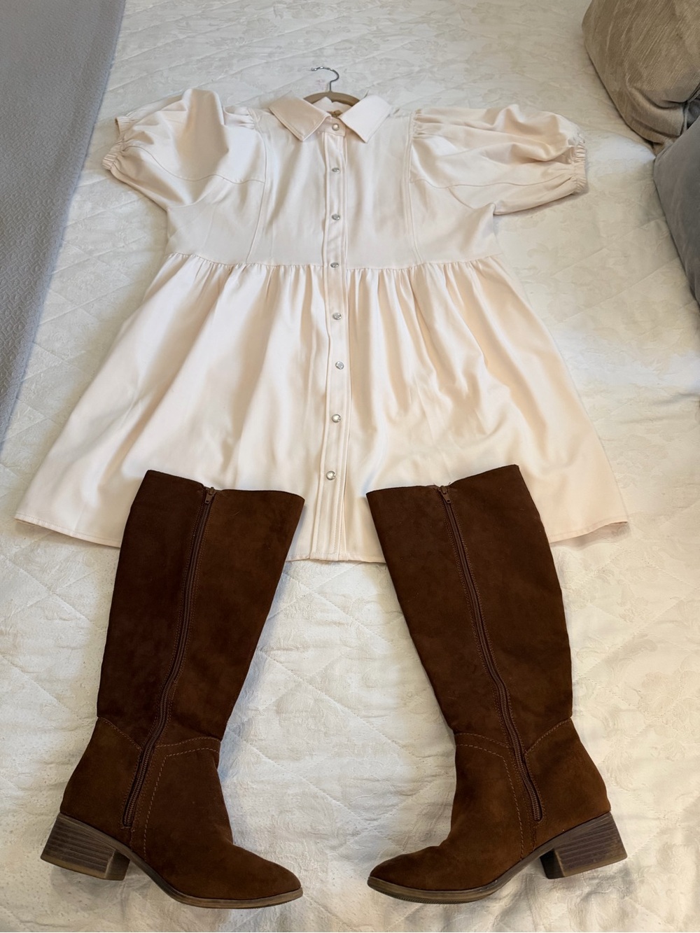 Women’s Entro size lg Button-Front Dress cream color great with boots
